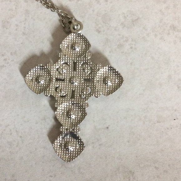 Silver blingy cross on silver chain - Picture 3 of 7